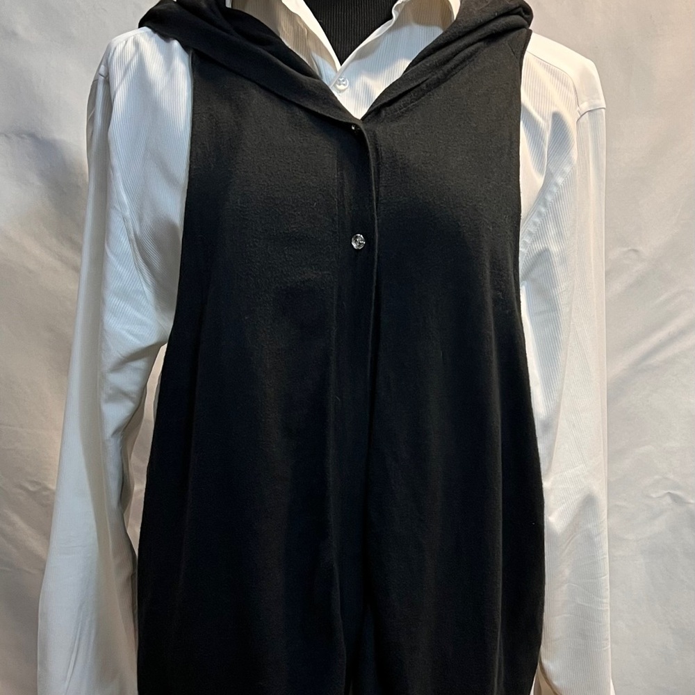IIsIi Black Hooded vest topper Women's size 6